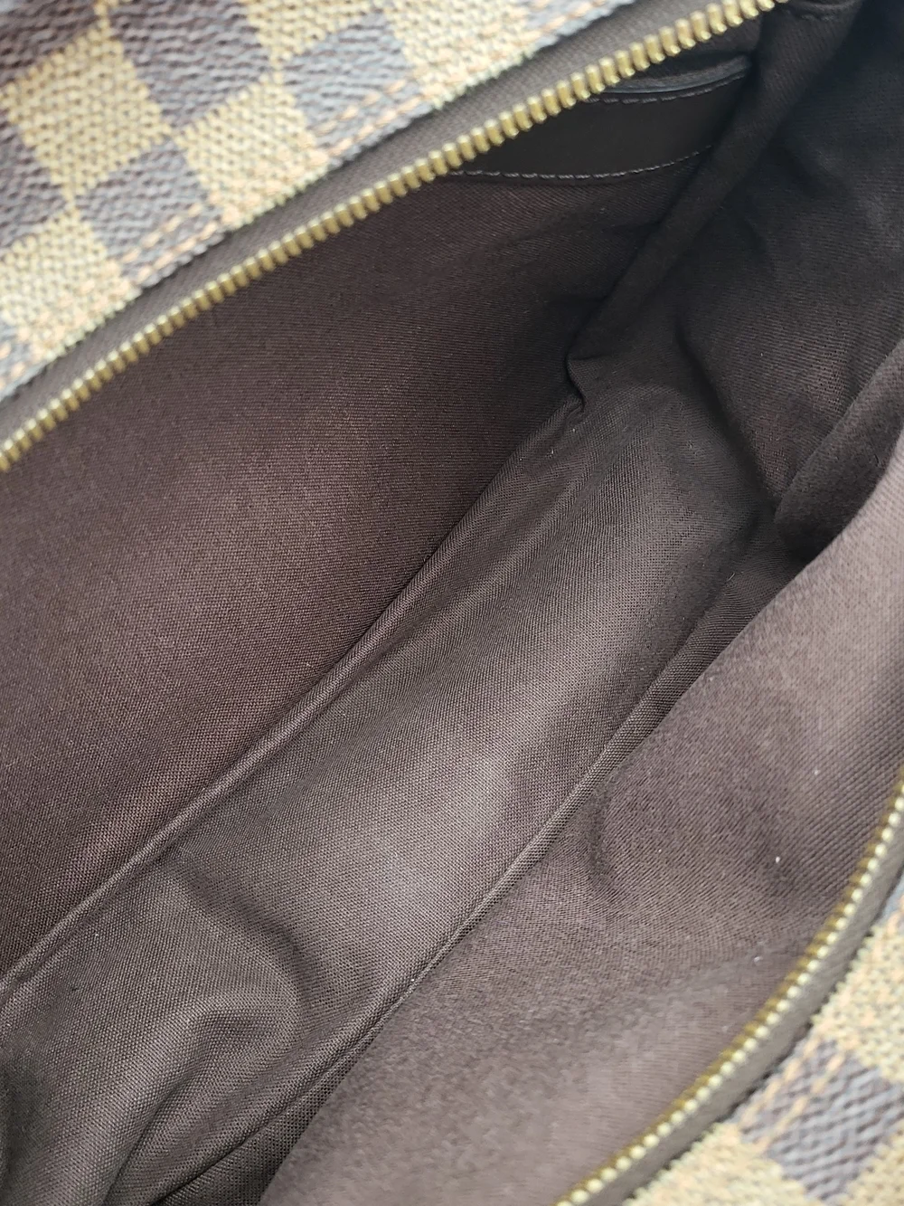 LOUIS VUITTON Damier Ebene Canvas Naviglio Messenger Bag. Authentic, w/COA..